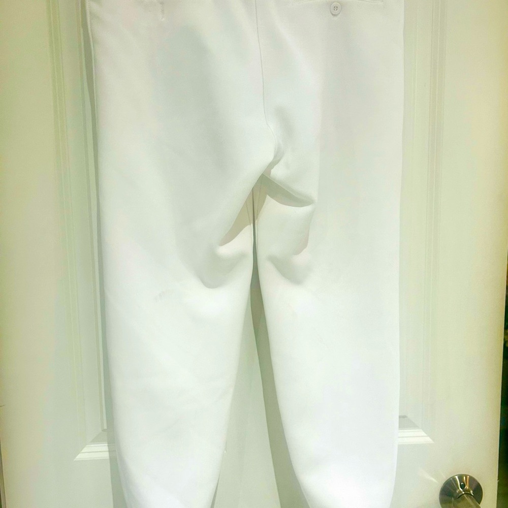Like New! Women’s White Mizuno Belted Softball Pants- Sz Med